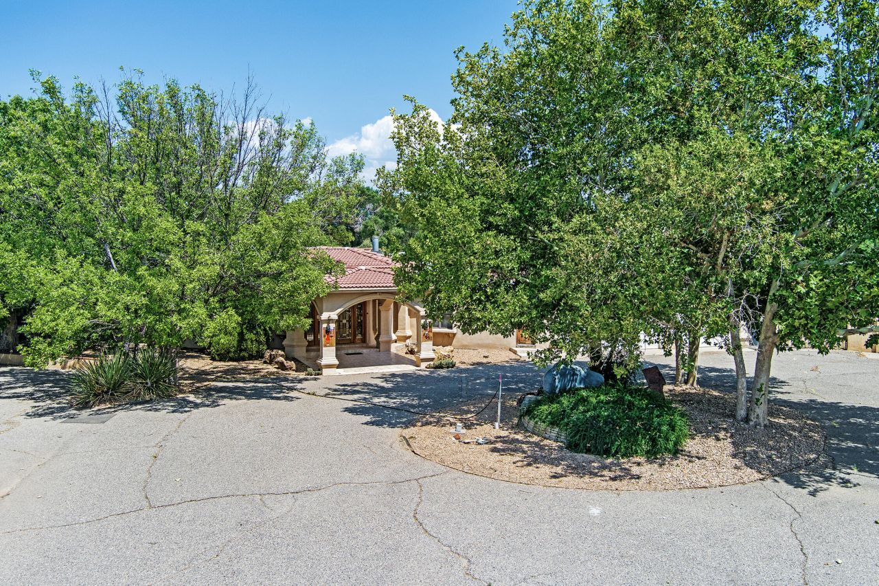 Los Ranchos, New Mexico, 87107, United States, 5 Bedrooms Bedrooms, ,5 BathroomsBathrooms,Residential,For Sale,1900994
