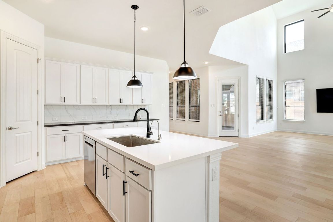 Leander, Texas, 78641, United States, 4 Bedrooms Bedrooms, ,4 BathroomsBathrooms,Residential,For Sale,1933060