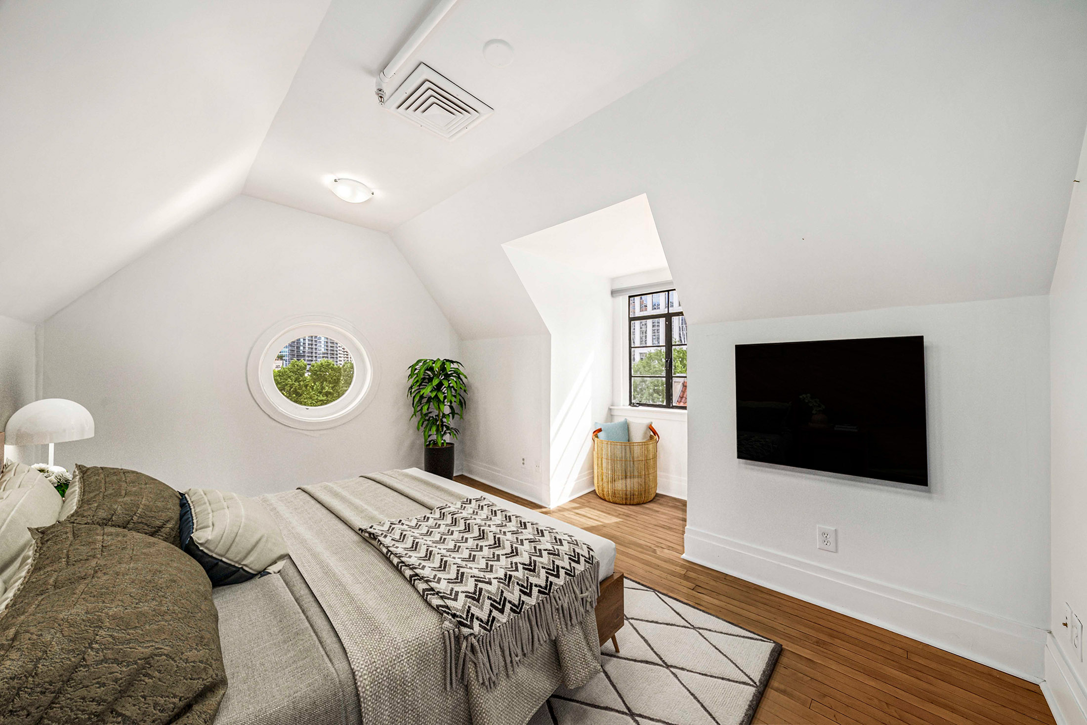  Two-Story Penthouse with Sweeping Skyline Views - 物件實景