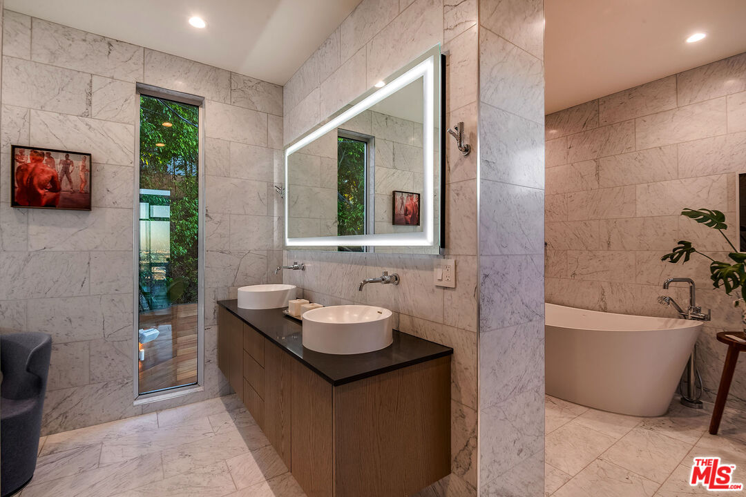 Los Angeles, California, 90069, United States, 4 Bedrooms Bedrooms, ,5 BathroomsBathrooms,Residential,For Sale,1759770