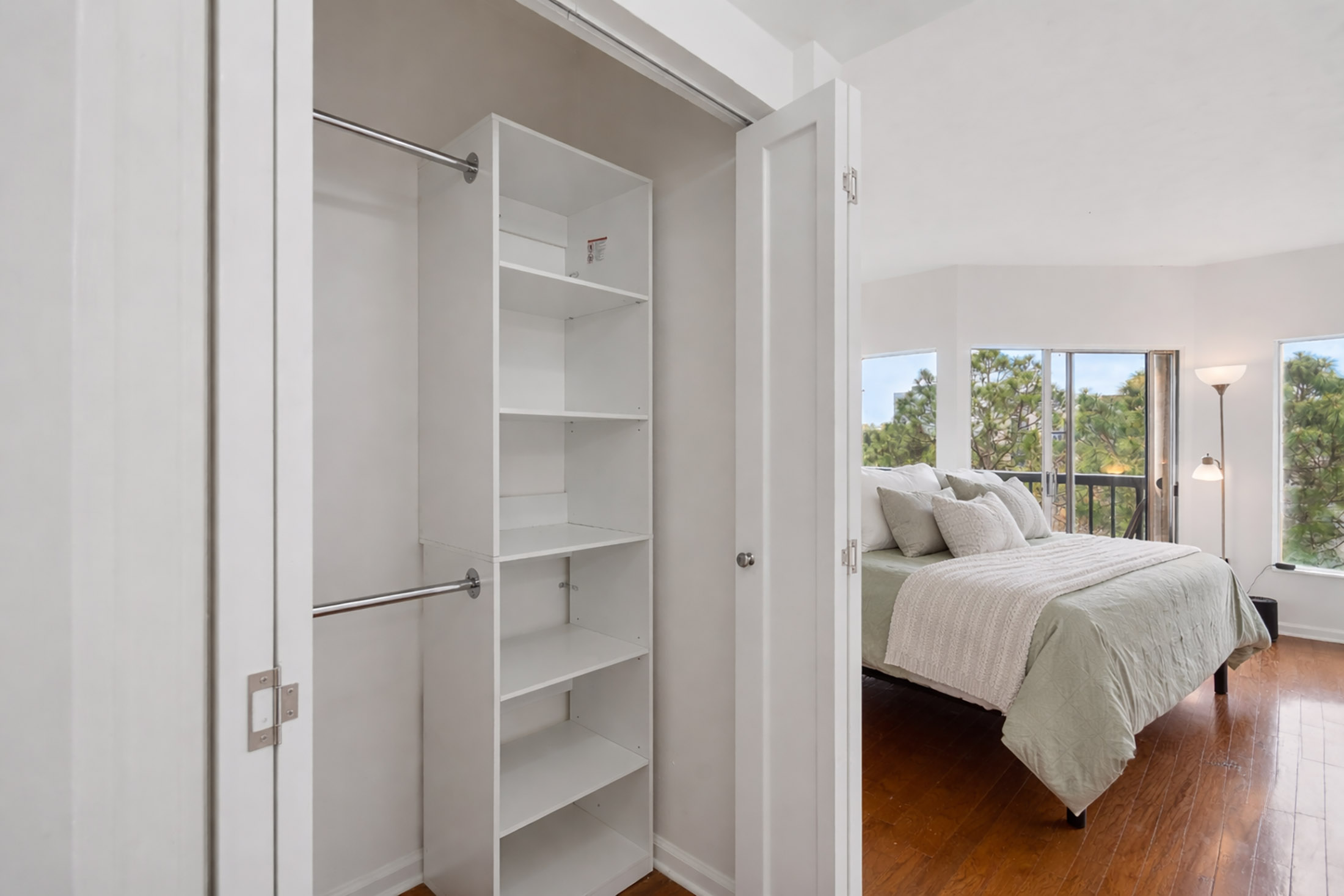  Stunning Designer-renovated Condo Minutes from Atlanta