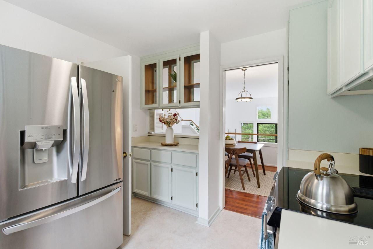 Sausalito, California, 94965, United States, 3 Bedrooms Bedrooms, ,3 BathroomsBathrooms,Residential,For Sale,1990897