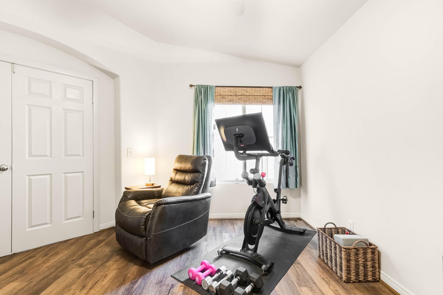 La Quinta, California, 92253, United States, 4 Bedrooms Bedrooms, ,2 BathroomsBathrooms,Residential,For Sale,1931637