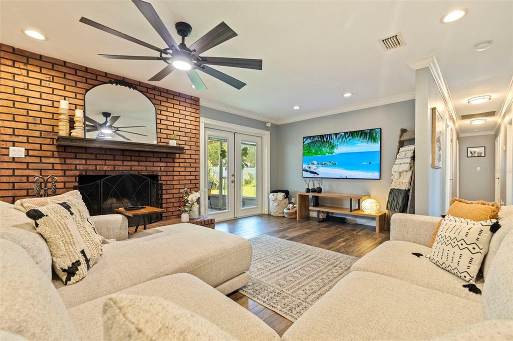 St Petersburg, Florida, 33712, United States, 3 Bedrooms Bedrooms, ,2 BathroomsBathrooms,Residential,For Sale,1907287