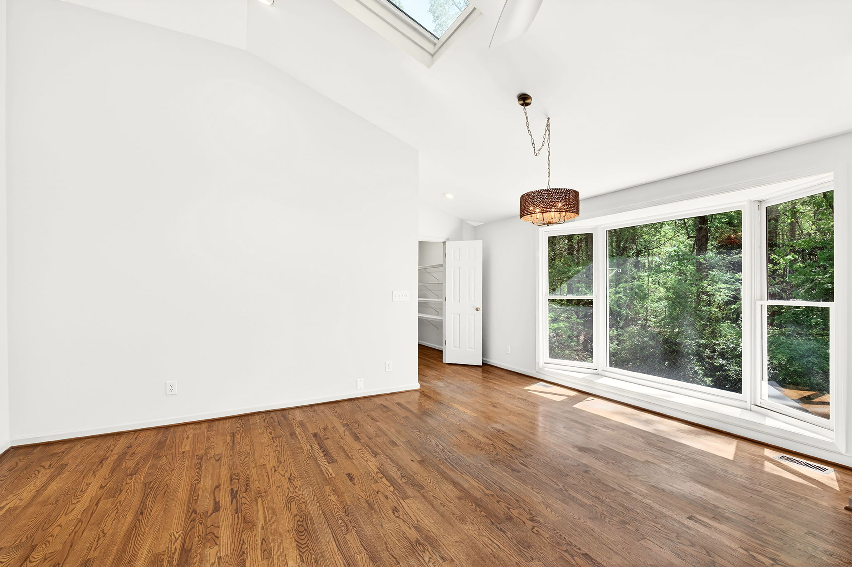  Thoughtfully Expanded and Updated Dunwoody Home on Wooded 0.82+/- Acre Lot - 物件實景