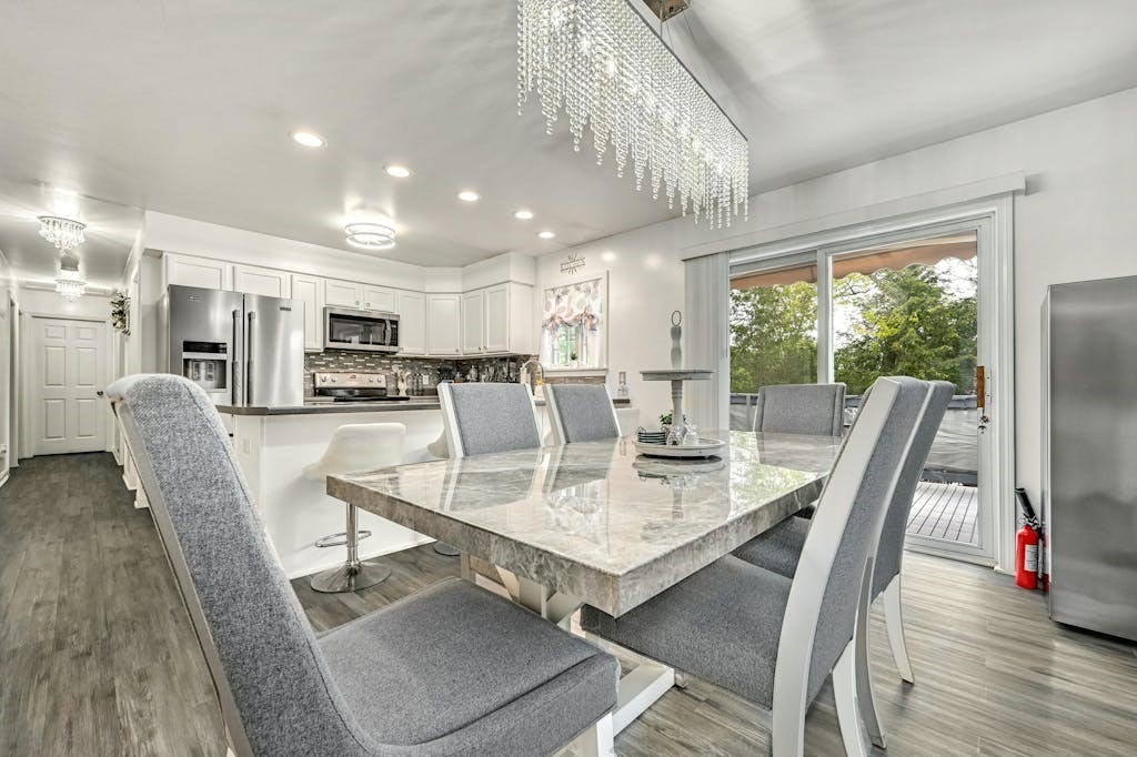 Webster, Massachusetts, 01570, United States, 3 Bedrooms Bedrooms, ,2 BathroomsBathrooms,Residential,For Sale,1937181
