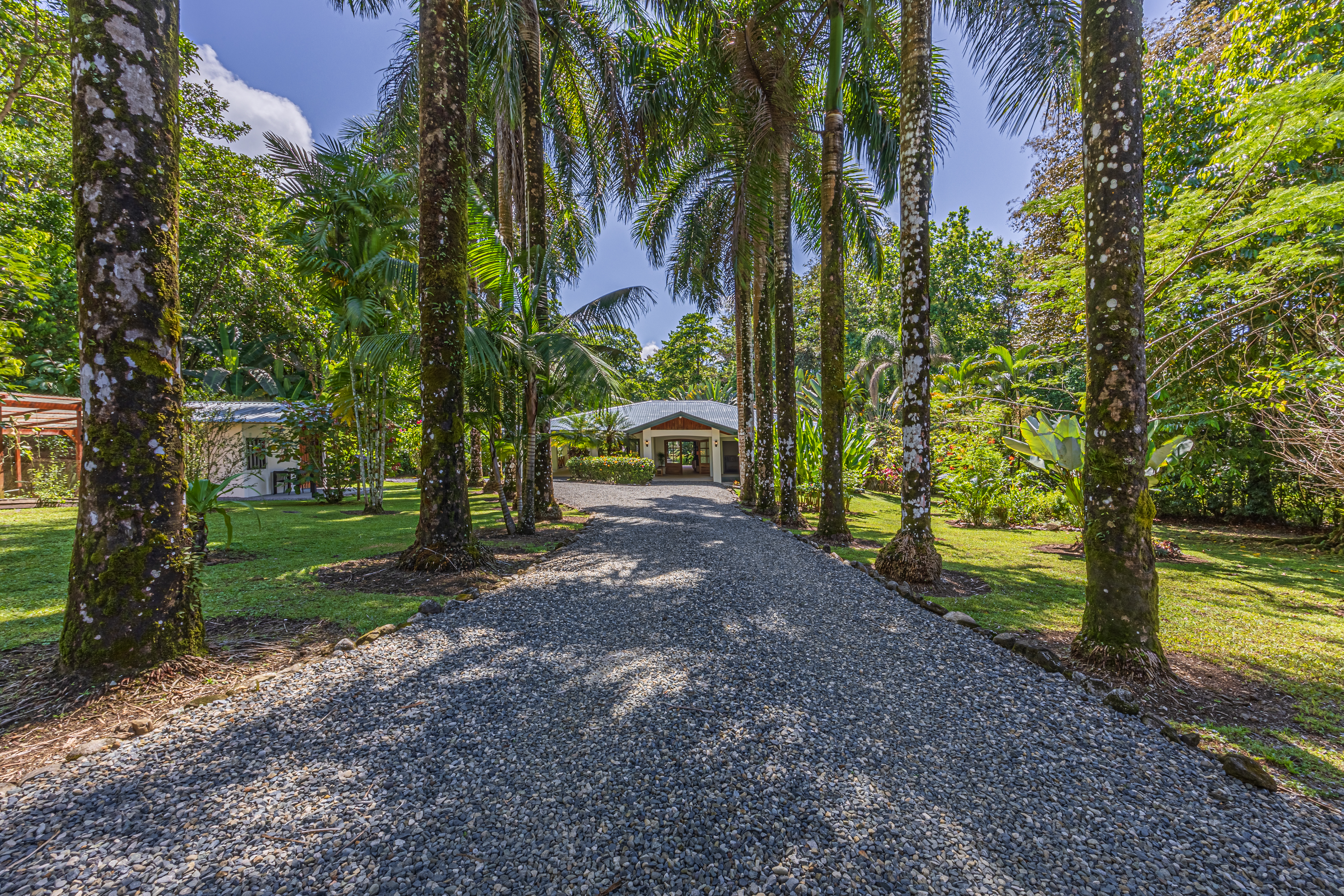 Ojochal, Puntarenas, CR, 4 Bedrooms Bedrooms, ,2 BathroomsBathrooms,Residential,For Sale,1721935