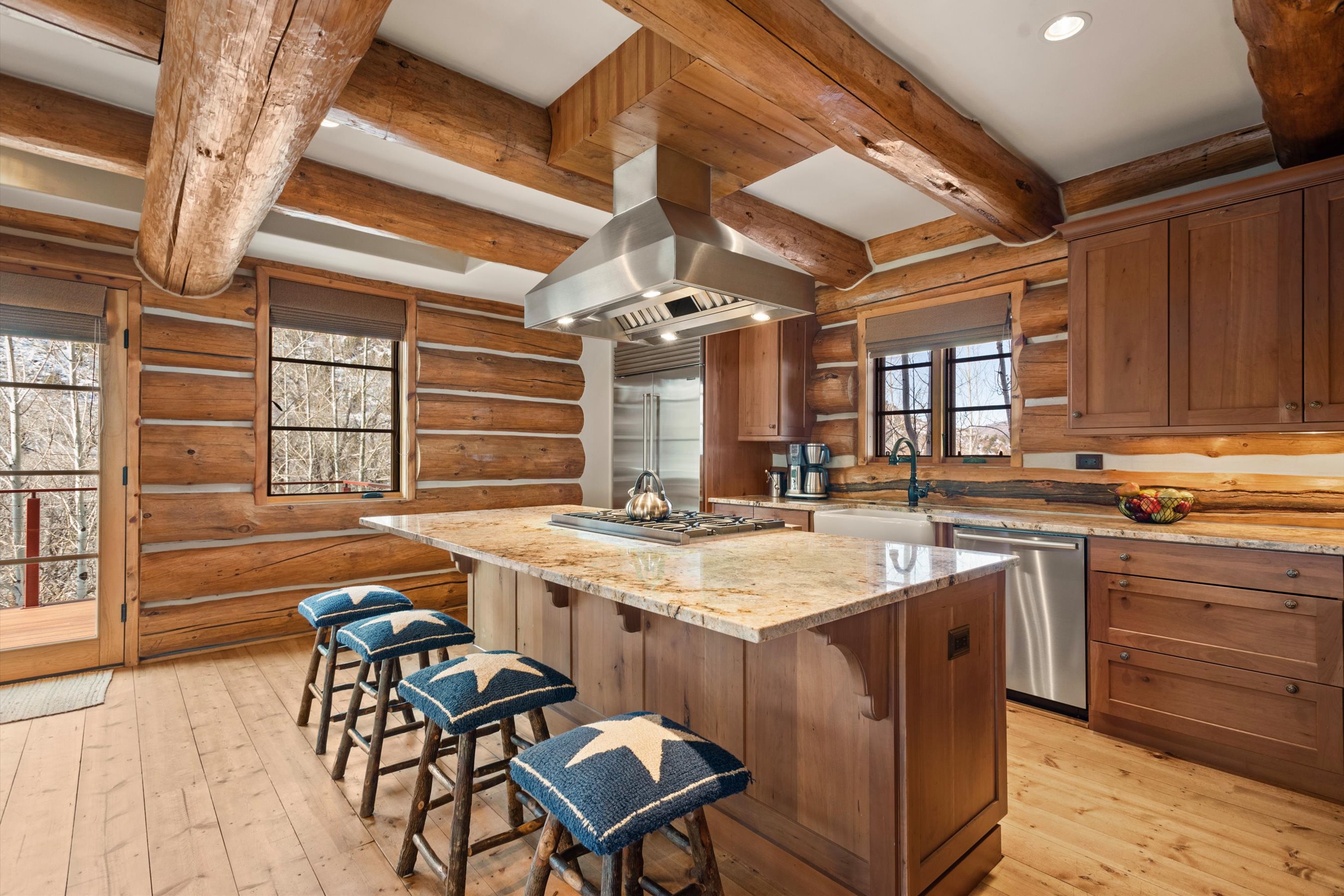  Timeless Log Home on 12+ Acres in Snowmass  Sweeping Mountain Views - 物件實景