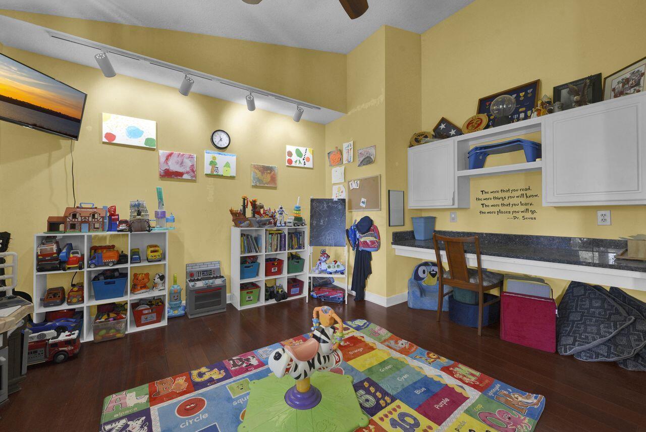 Granville, Ohio, 43023, United States, 5 Bedrooms Bedrooms, ,3 BathroomsBathrooms,Residential,For Sale,1970810