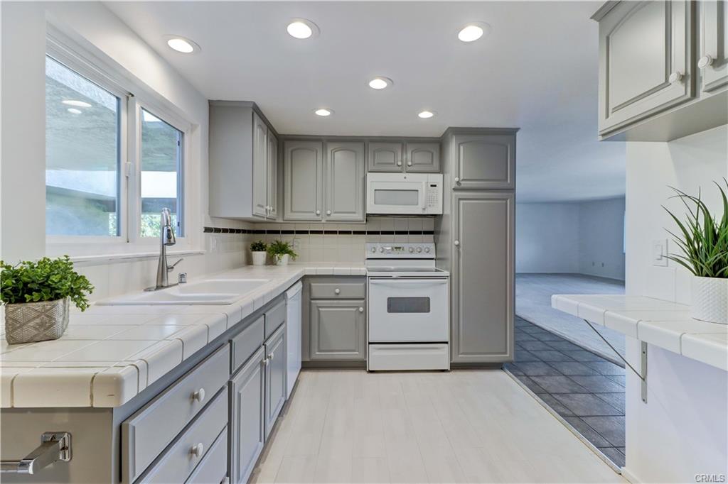 Laguna Woods, California, 92637, United States, 3 Bedrooms Bedrooms, ,Residential,For Sale,2012585