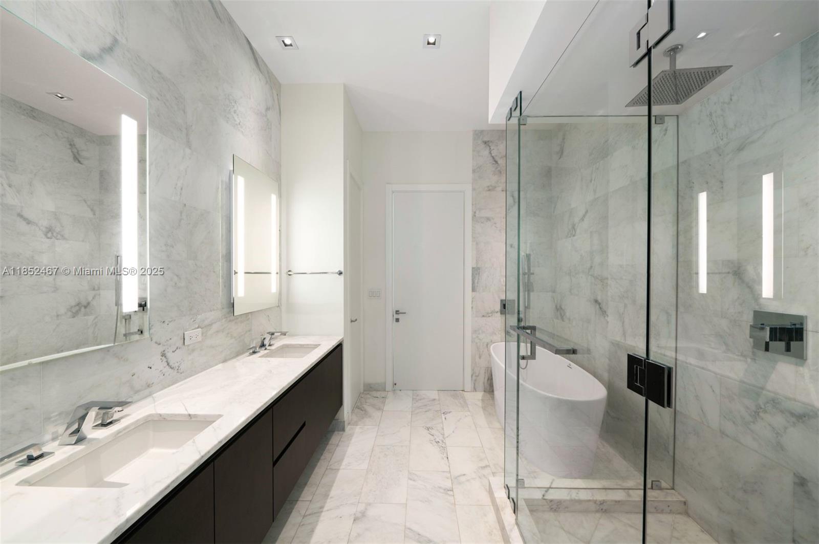 Miami, Florida, 33131, United States, 3 Bedrooms Bedrooms, ,4 BathroomsBathrooms,Residential,For Sale,1908751