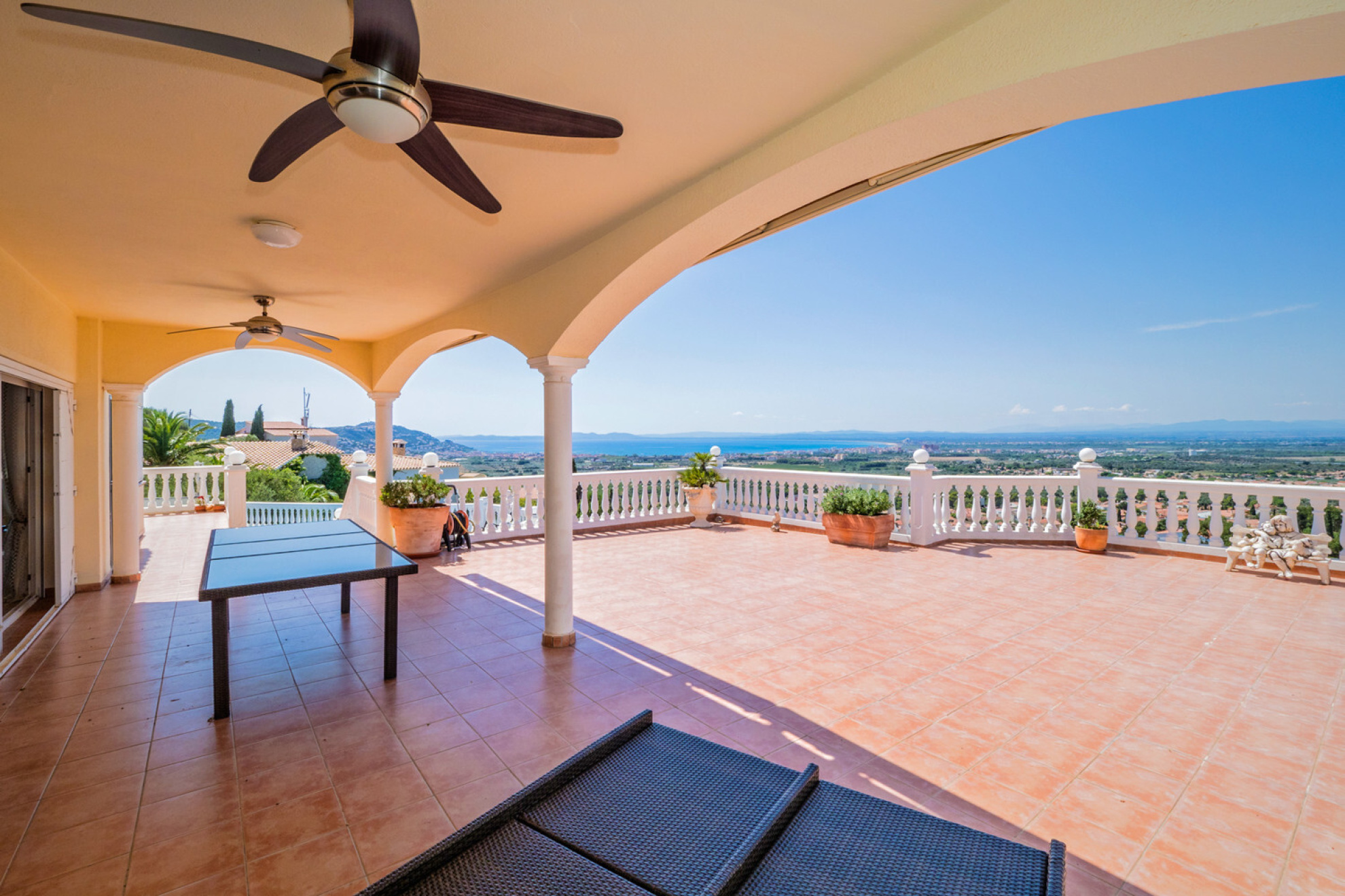  Huge villa for three families with great views of the bay of Roses. - 物件實景