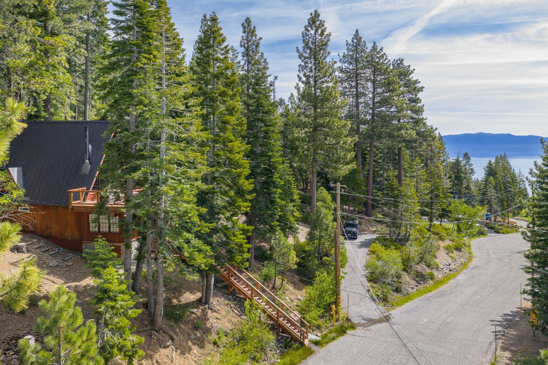  Iconic, Updated A-frame Steps from Trails with Private Beach Membership - 物件實景