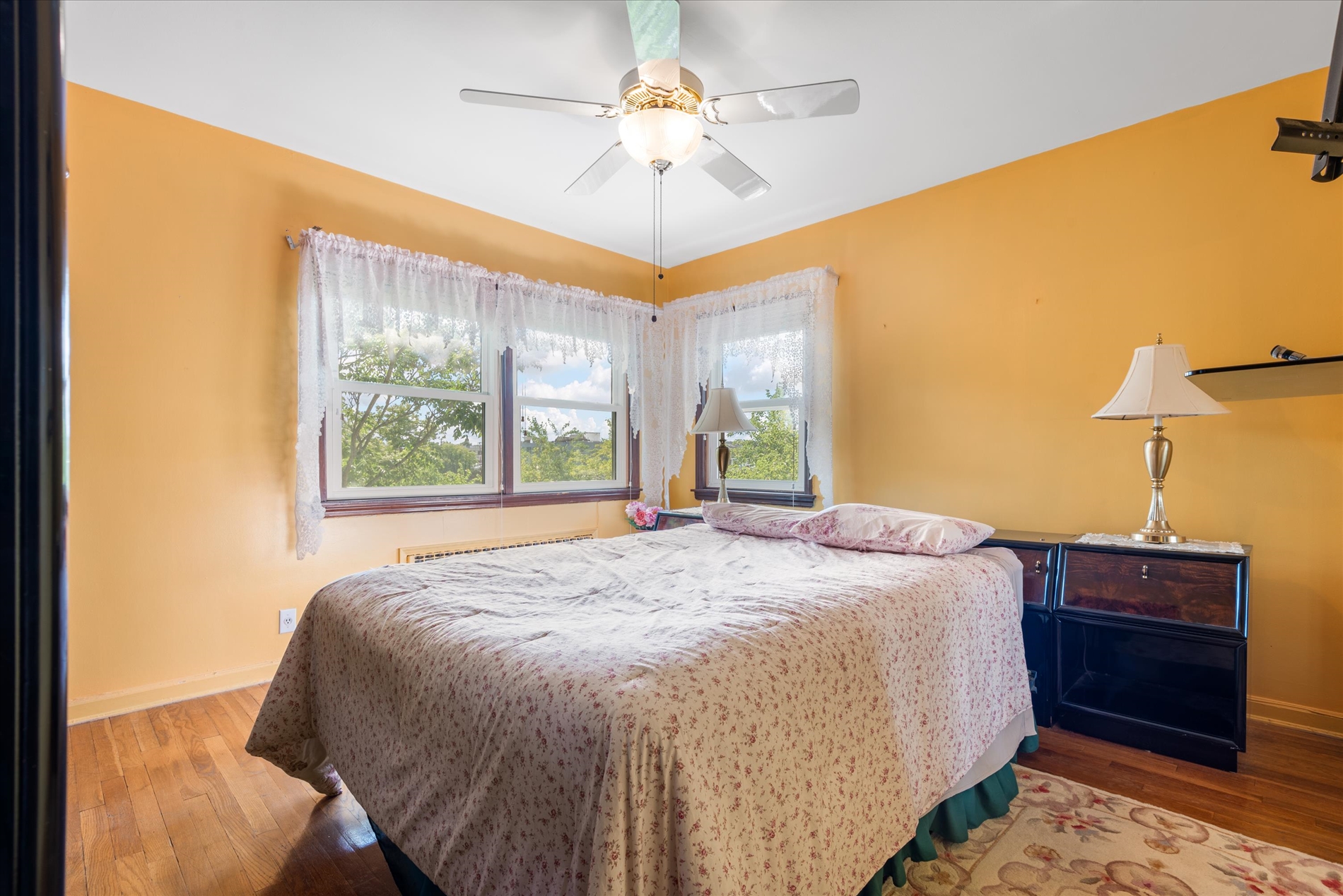 Howard Beach, New York, 11414, United States, 4 Bedrooms Bedrooms, ,3 BathroomsBathrooms,Residential,For Sale,1835164
