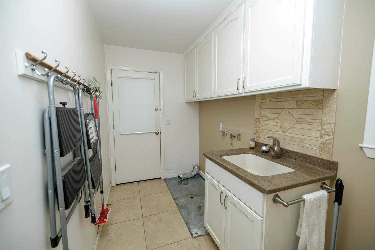 Turlock, California, 95380, United States, 3 Bedrooms Bedrooms, ,2 BathroomsBathrooms,Residential,For Sale,1942589