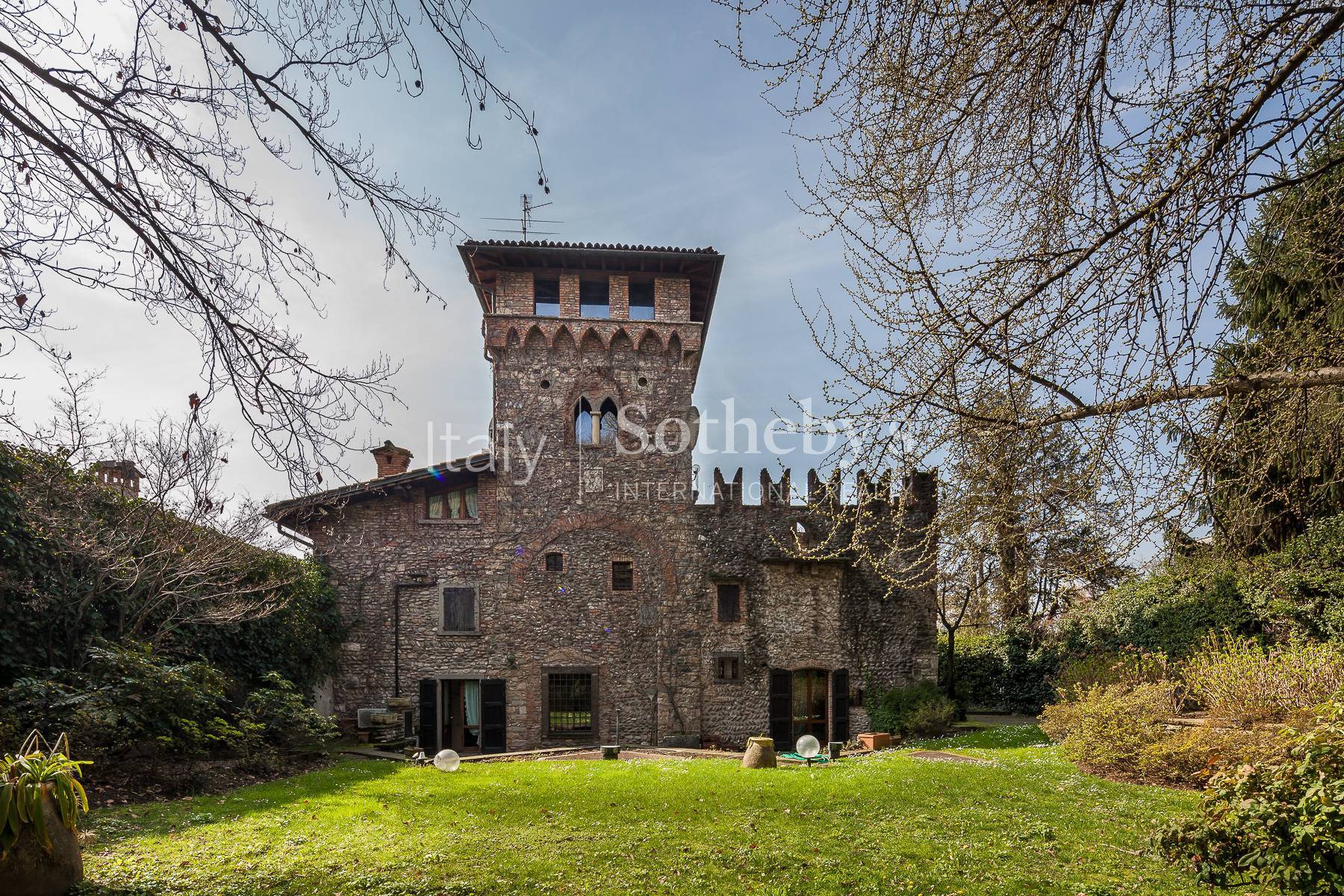  Period Castle with Medieval Tower between Milan and Bergamo - 物件實景