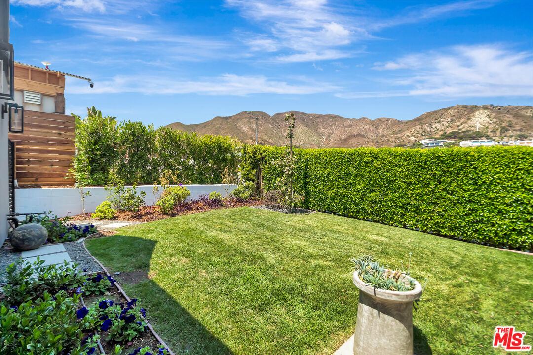 Malibu, California, 90265, United States, 4 Bedrooms Bedrooms, ,3 BathroomsBathrooms,Residential,For Sale,1925740