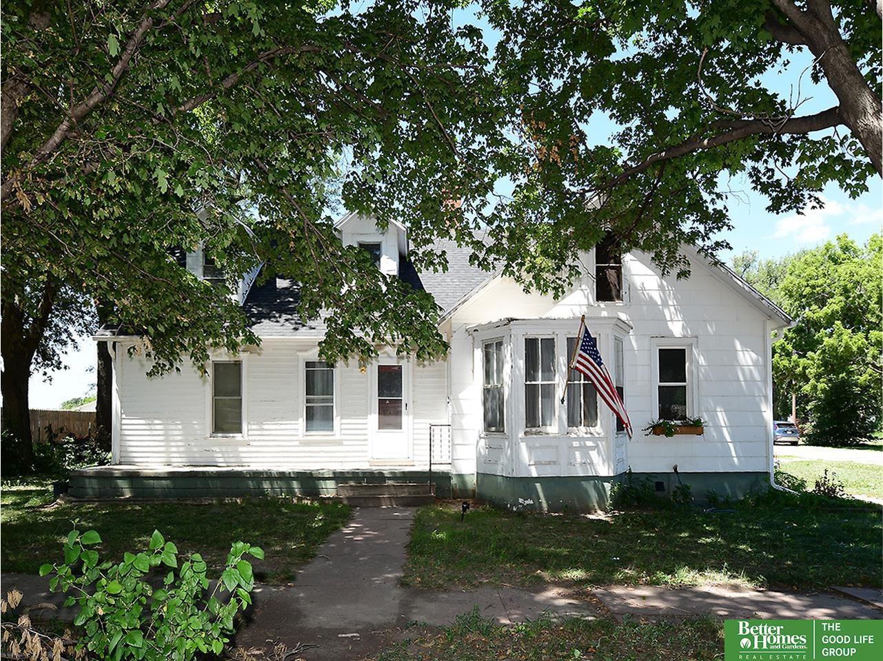 5th St, Shelton, NE 68876