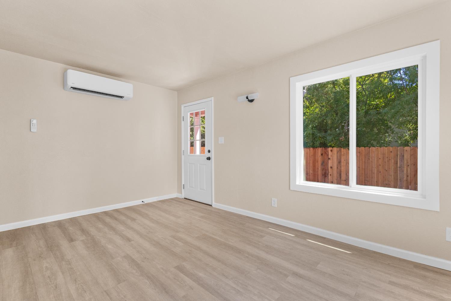 Roseville, California, 95678, United States, 3 Bedrooms Bedrooms, ,2 BathroomsBathrooms,Residential,For Sale,1923515