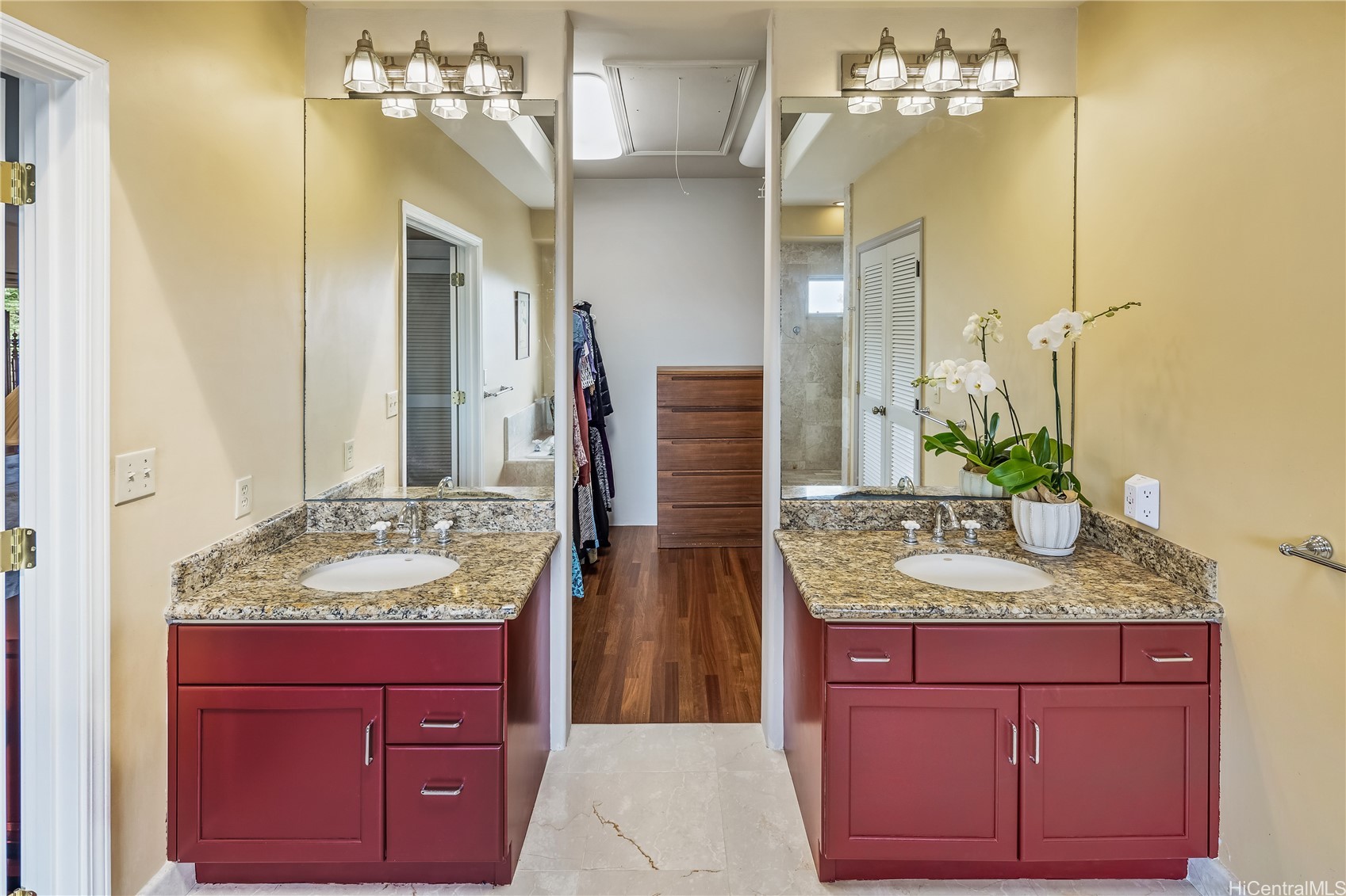 Honolulu, Hawaii, 96817, United States, 5 Bedrooms Bedrooms, ,5 BathroomsBathrooms,Residential,For Sale,1992016