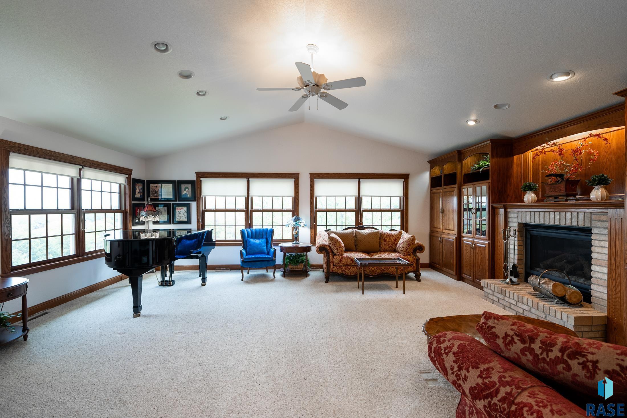 Yankton, South Dakota, 57078, United States, 6 Bedrooms Bedrooms, ,4 BathroomsBathrooms,Residential,For Sale,1975294