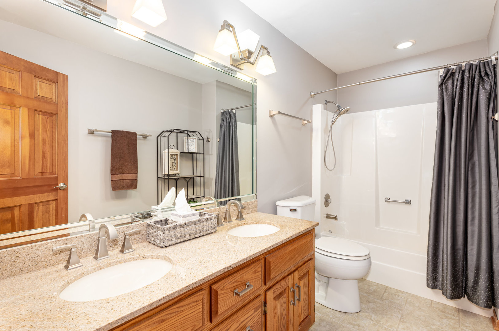 Shorewood, Illinois, 60404, United States, 3 Bedrooms Bedrooms, ,3 BathroomsBathrooms,Residential,For Sale,1937616
