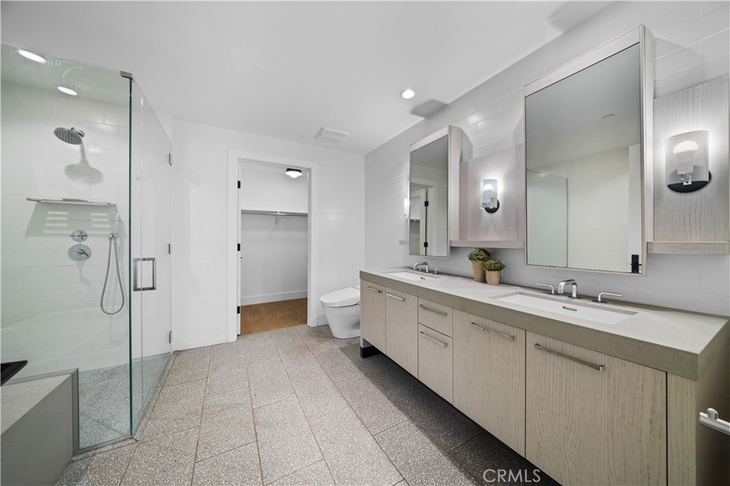 Los Angeles, California, 90024, United States, 2 Bedrooms Bedrooms, ,2 BathroomsBathrooms,Residential,For Sale,1746972