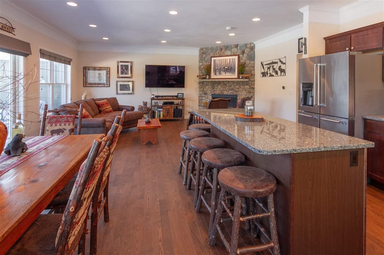 Lincoln, New Hampshire, 03251, United States, 5 Bedrooms Bedrooms, ,5 BathroomsBathrooms,Residential,For Sale,1978136