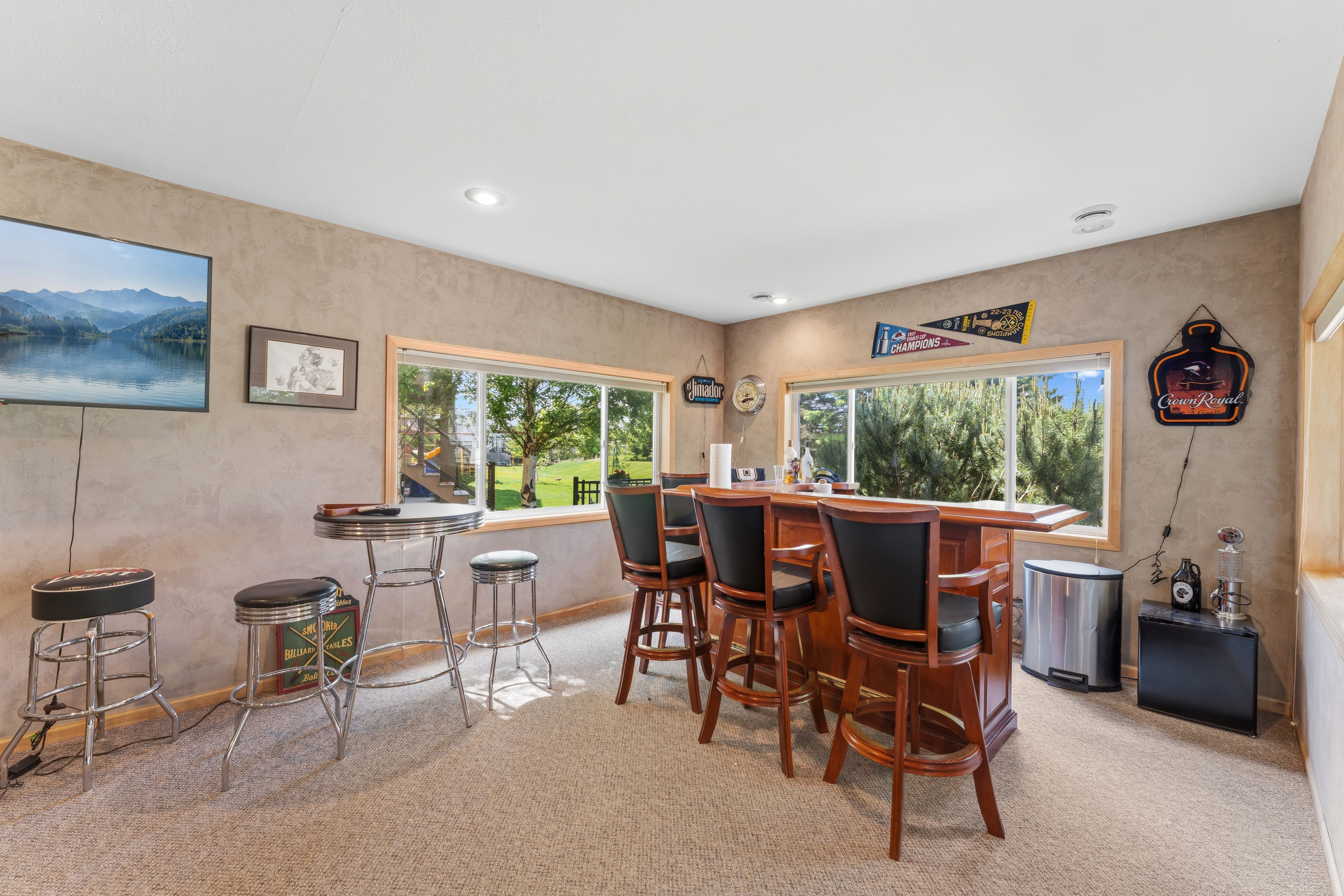  Golf Course Retreat With Entertainer’s Dream Walkout Basement - 物件實景