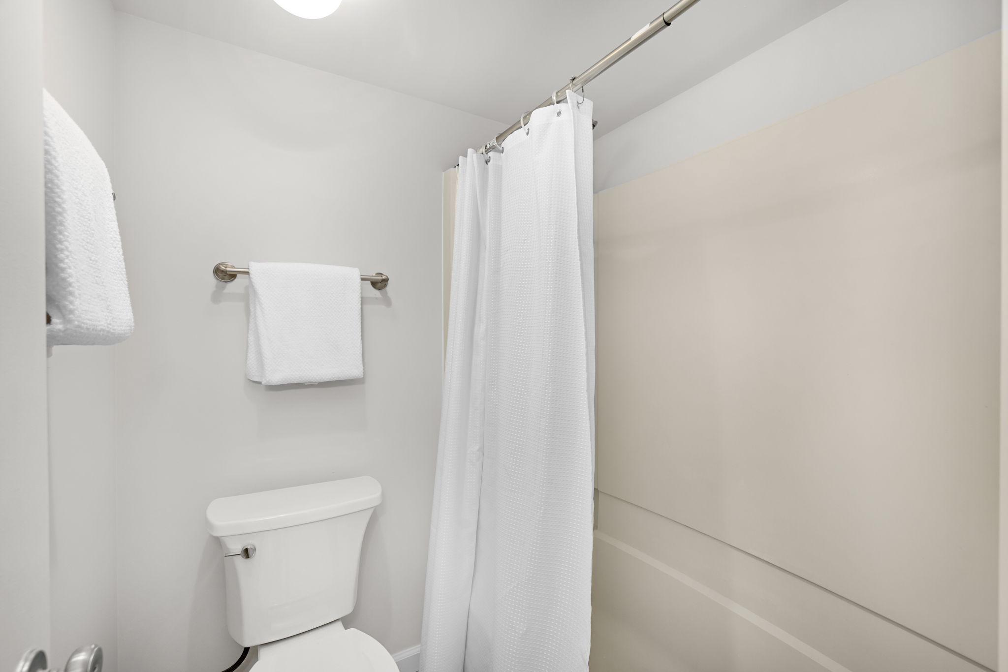  8370 Greensboro Drive, Mclean, VA, 22102 - 物件實景