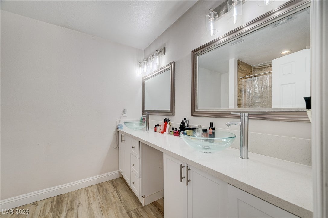 Las Vegas, Nevada, 89122, United States, 5 Bedrooms Bedrooms, ,4 BathroomsBathrooms,Residential,For Sale,2008777