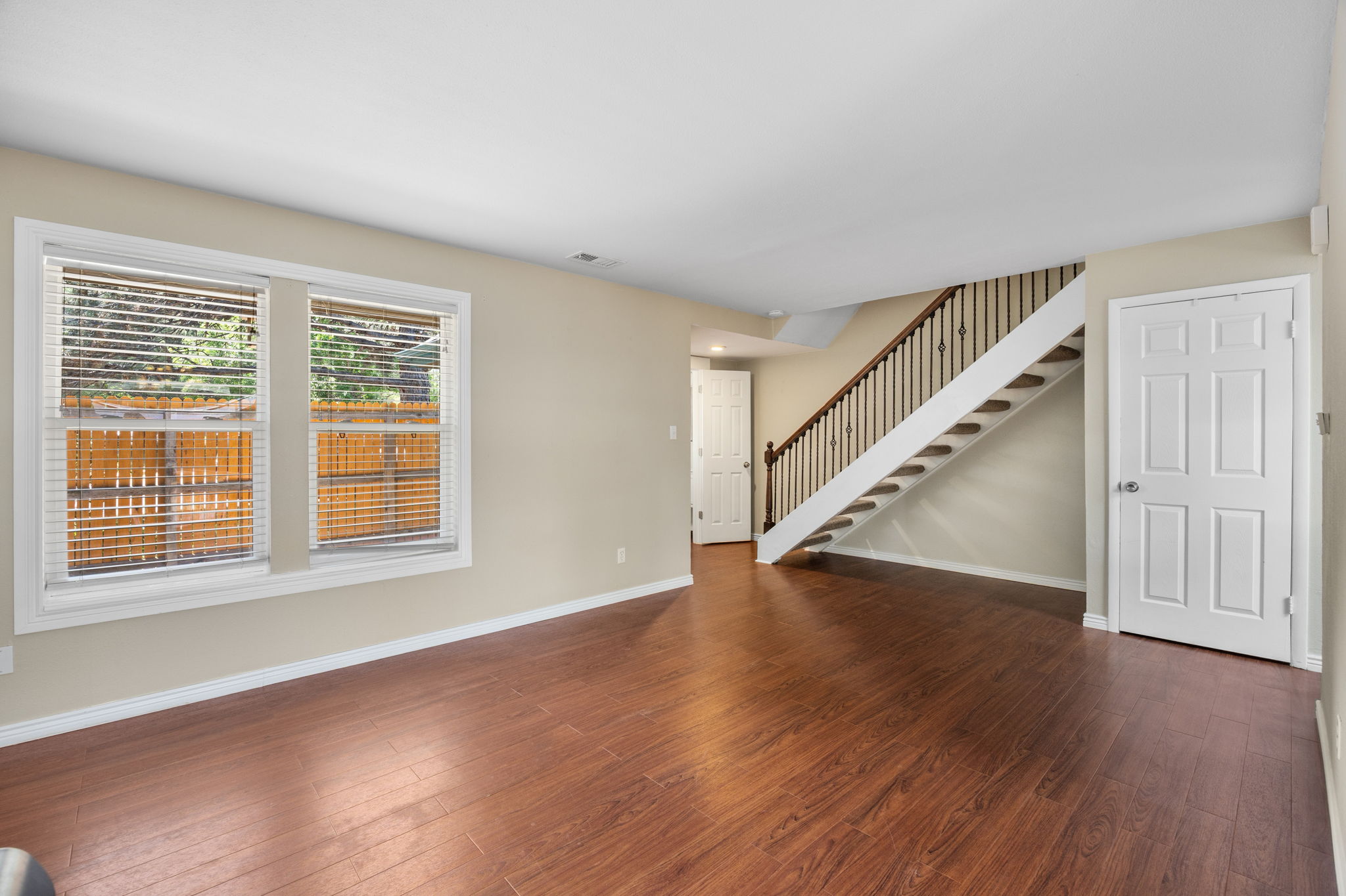  Rare 3 bed, 2 bath property in sought after Greenwood Village - 物件實景