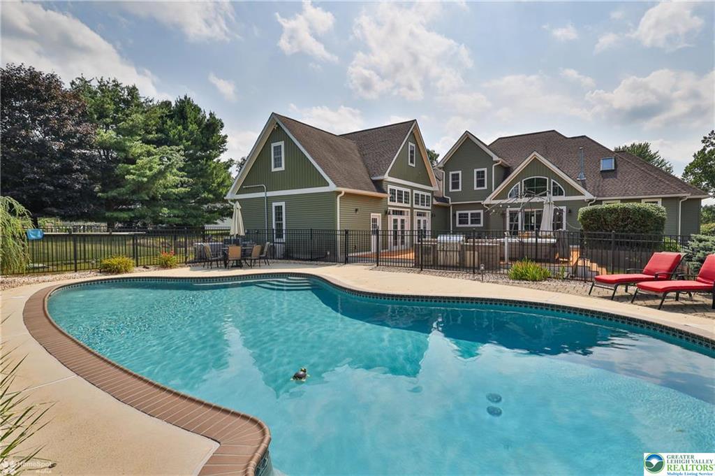 Stroudsburg, Pennsylvania, 18360-6926, United States, 7 Bedrooms Bedrooms, ,4 BathroomsBathrooms,Residential,For Sale,1904497