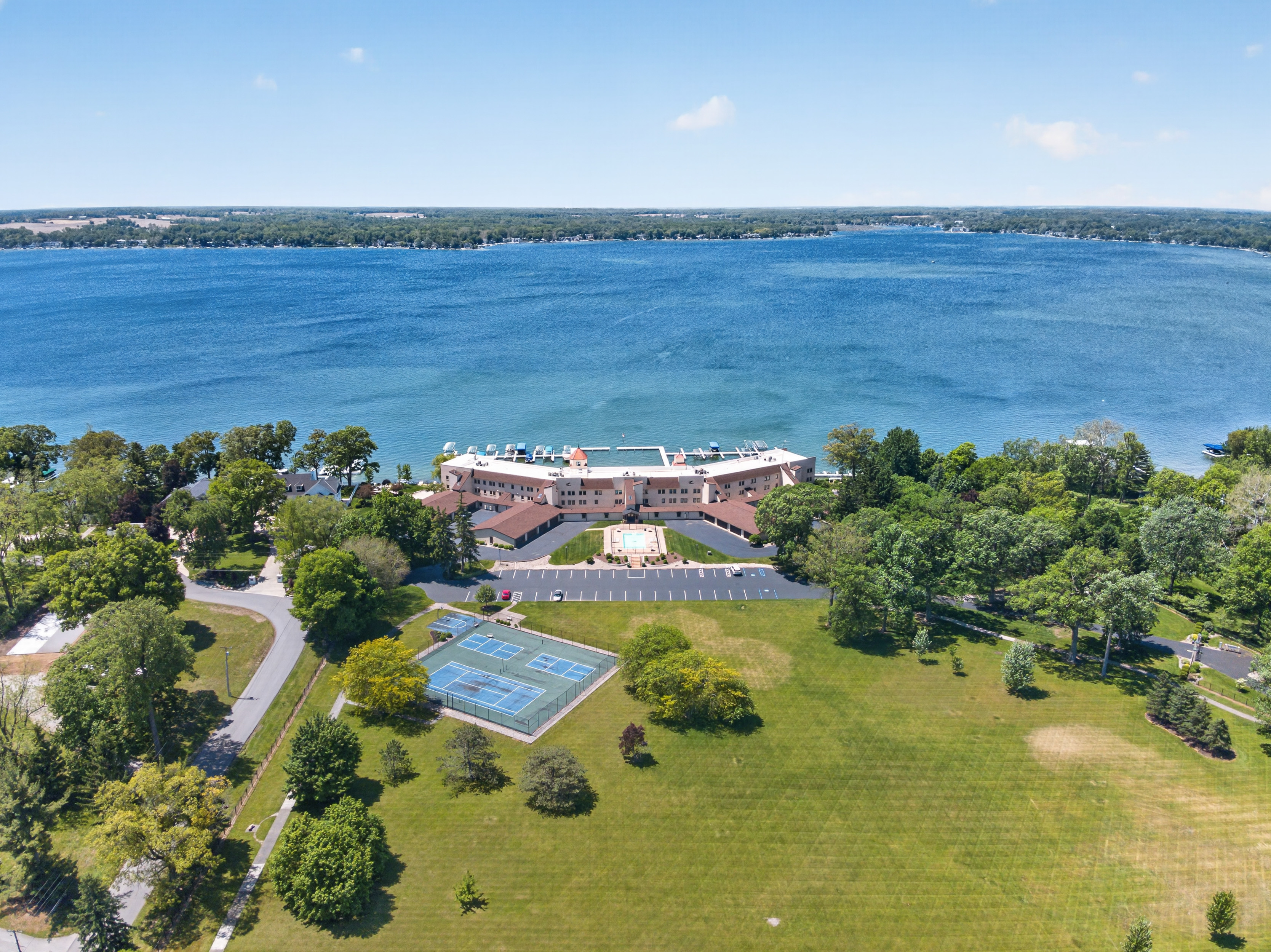  Third Floor Condo with Spectacular Lake Views - 物件實景