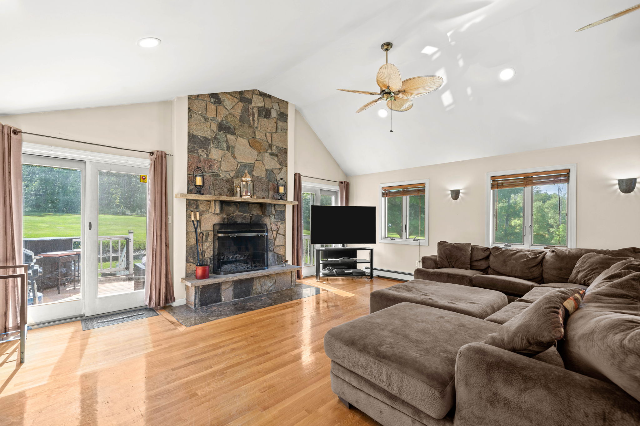  240 Hampstead St, Methuen, MA, 01844 - 物件實景