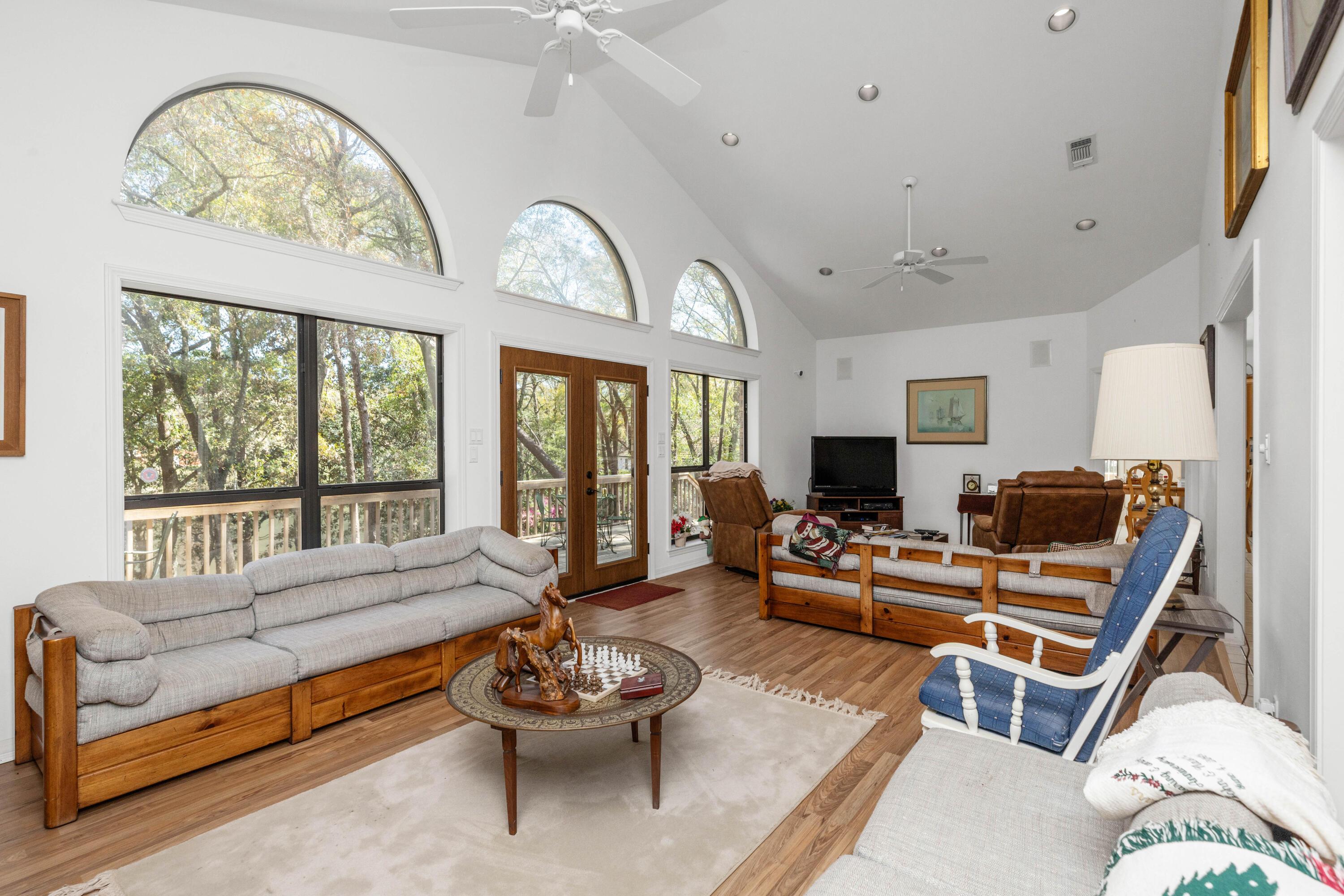 Niceville, Florida, 32578, United States, 5 Bedrooms Bedrooms, ,5 BathroomsBathrooms,Residential,For Sale,1798337