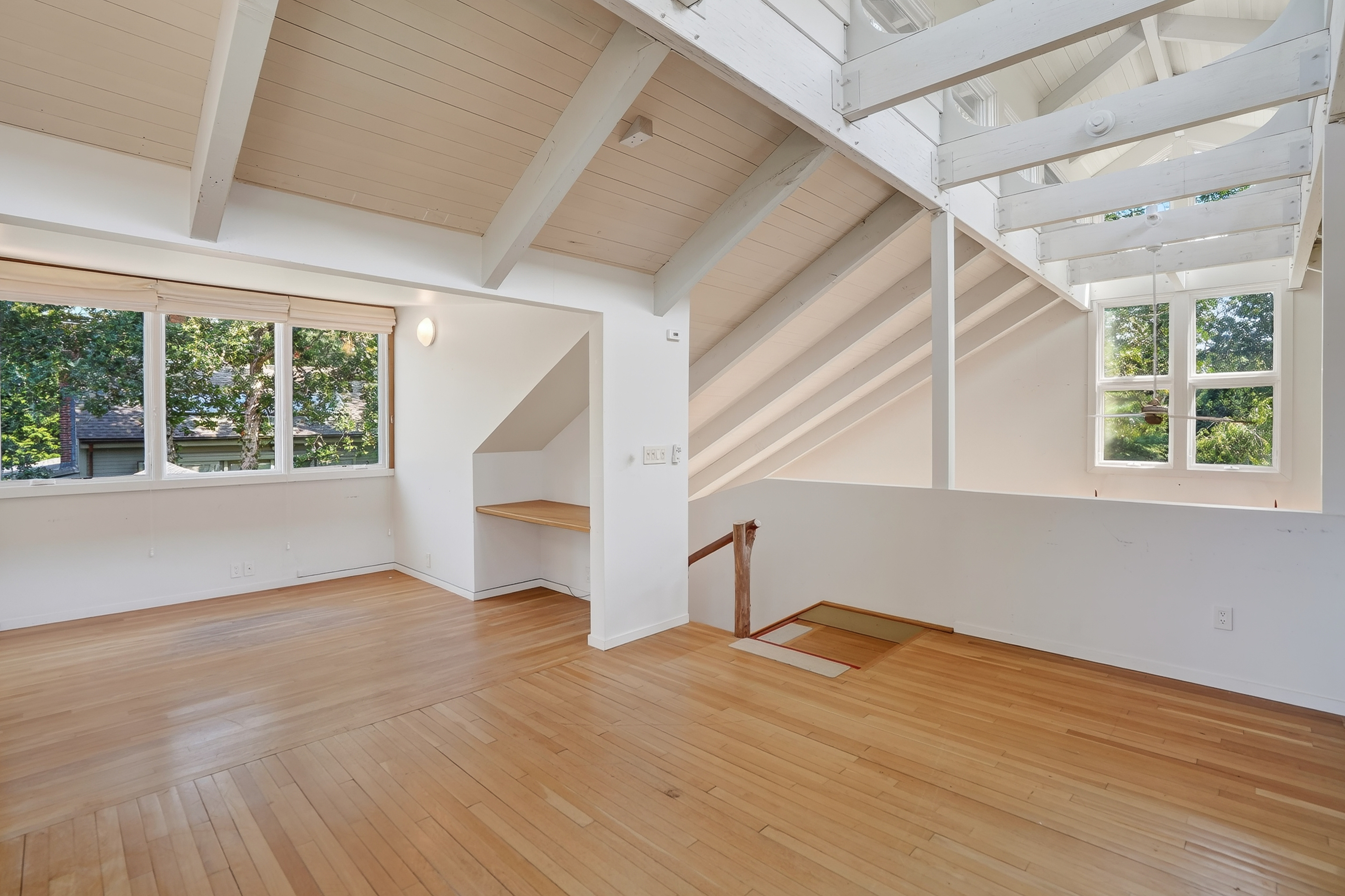  Enchanting Artist-Designed House, Studio and Pool on 2.9 Acres - 物件實景