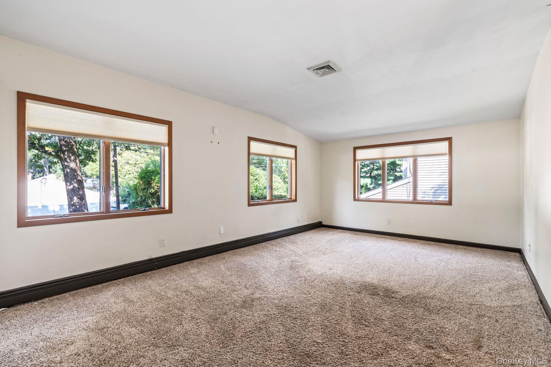East Northport, New York, 11731, United States, 3 Bedrooms Bedrooms, ,2 BathroomsBathrooms,Residential,For Sale,1942269