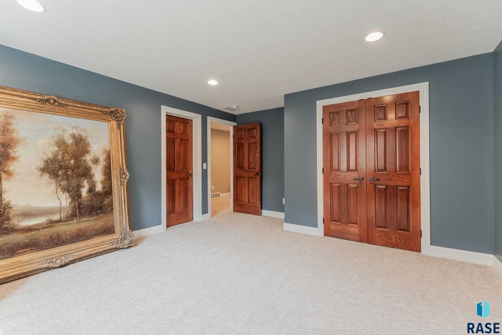 Sioux Falls, South Dakota, 57106, United States, 5 Bedrooms Bedrooms, ,3 BathroomsBathrooms,Residential,For Sale,1946502