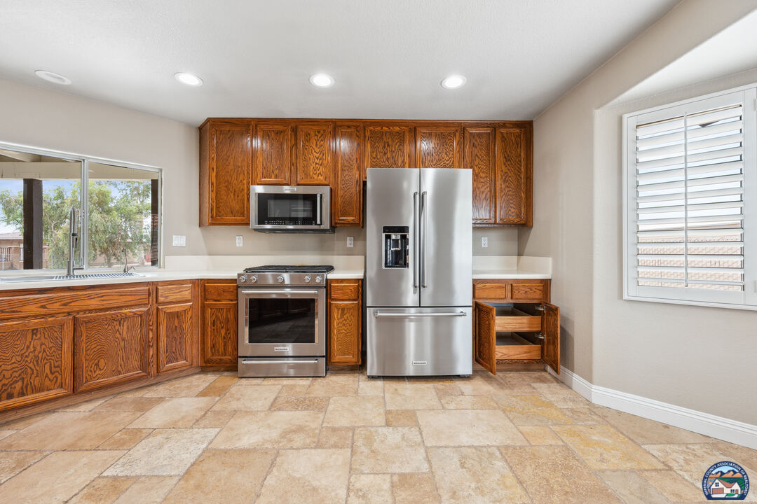 El Centro, California, 92243, United States, 4 Bedrooms Bedrooms, ,3 BathroomsBathrooms,Residential,For Sale,1838686