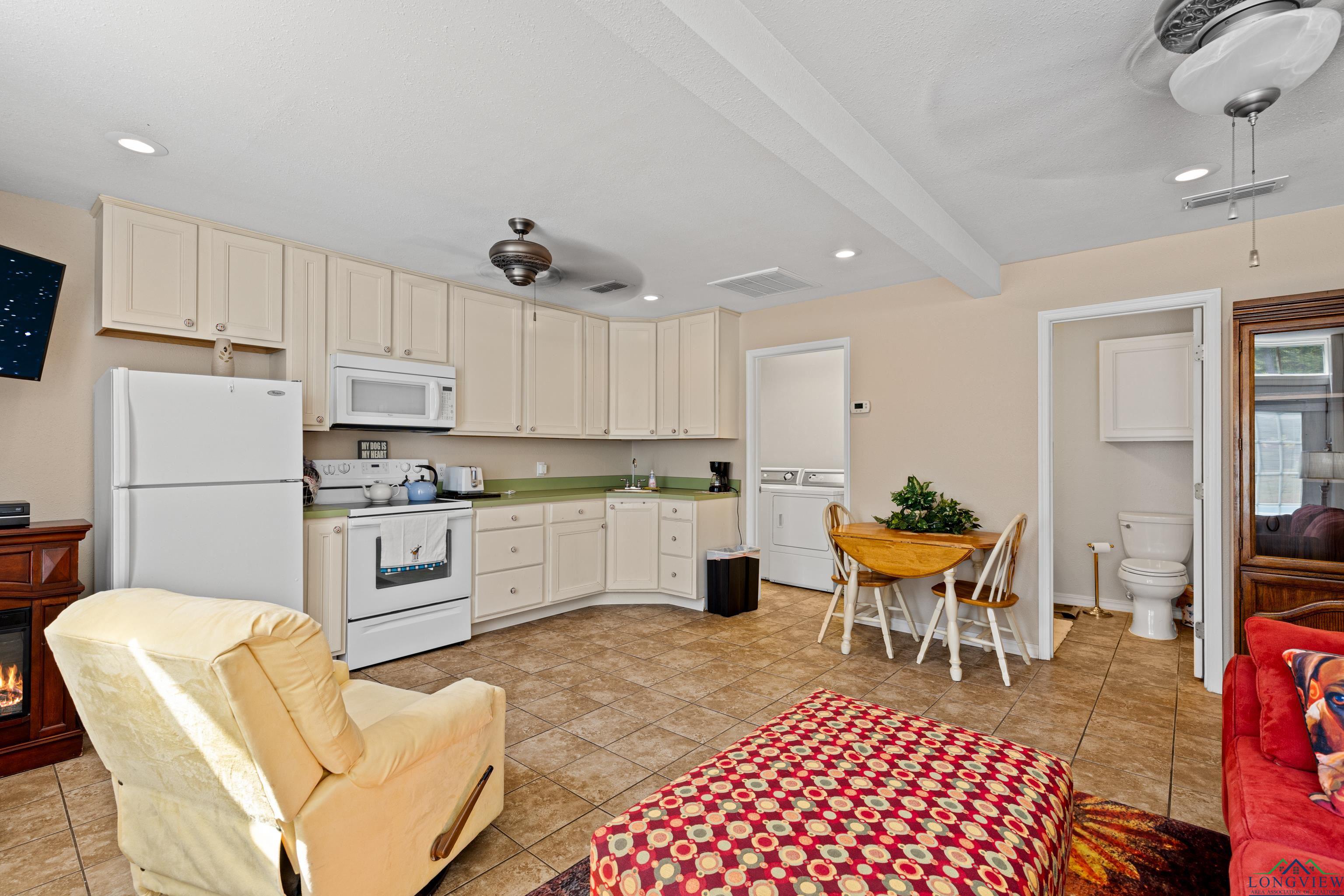 Kilgore, Texas, 75662, United States, 4 Bedrooms Bedrooms, ,3 BathroomsBathrooms,Residential,For Sale,1949860