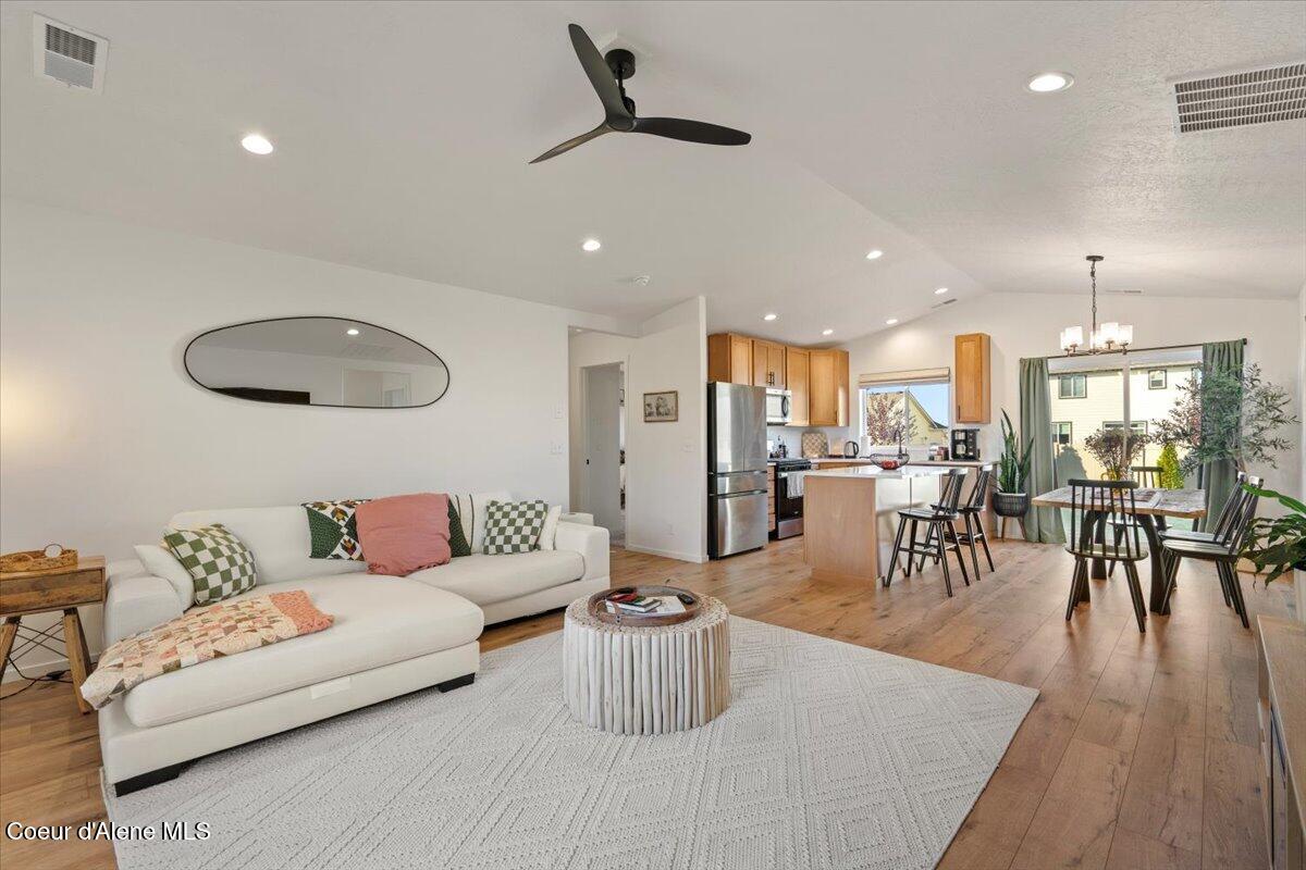 Hayden, Idaho, 83835, United States, 3 Bedrooms Bedrooms, ,2 BathroomsBathrooms,Residential,For Sale,1990456