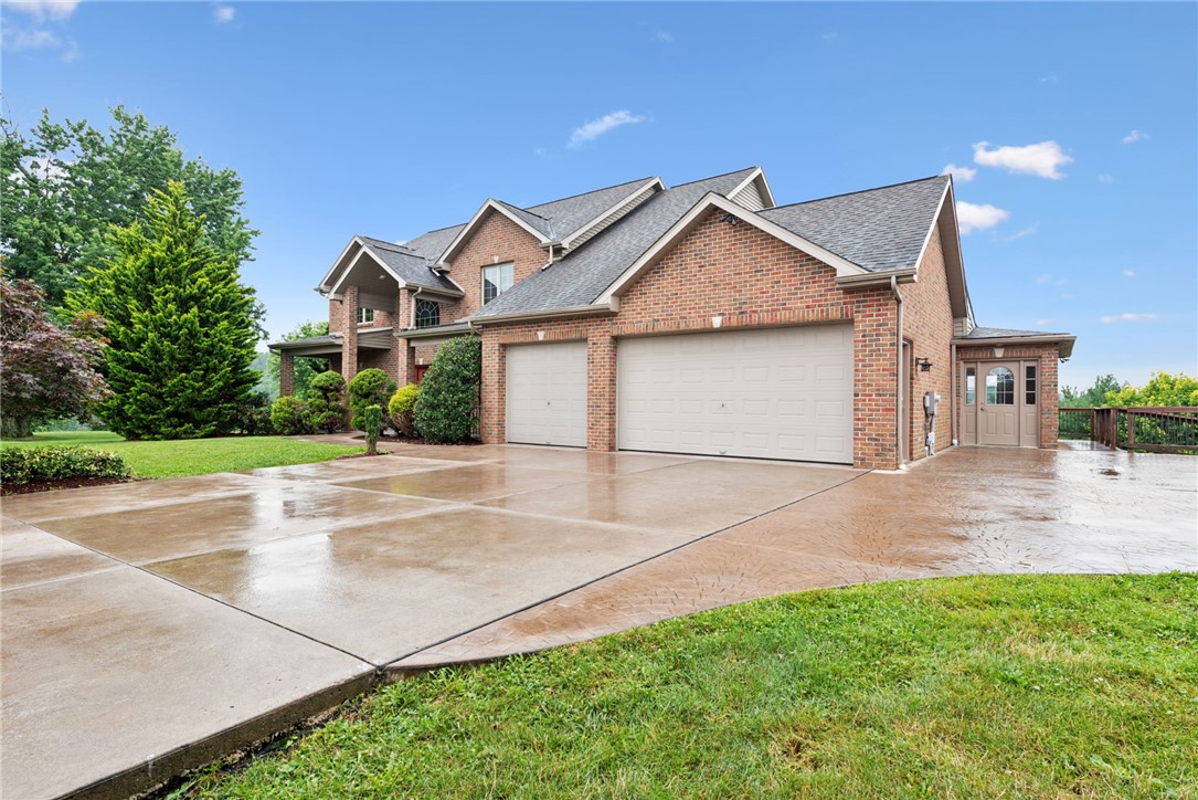 North Huntingdon, Pennsylvania, 15642, United States, 5 Bedrooms Bedrooms, ,4 BathroomsBathrooms,Residential,For Sale,1975902