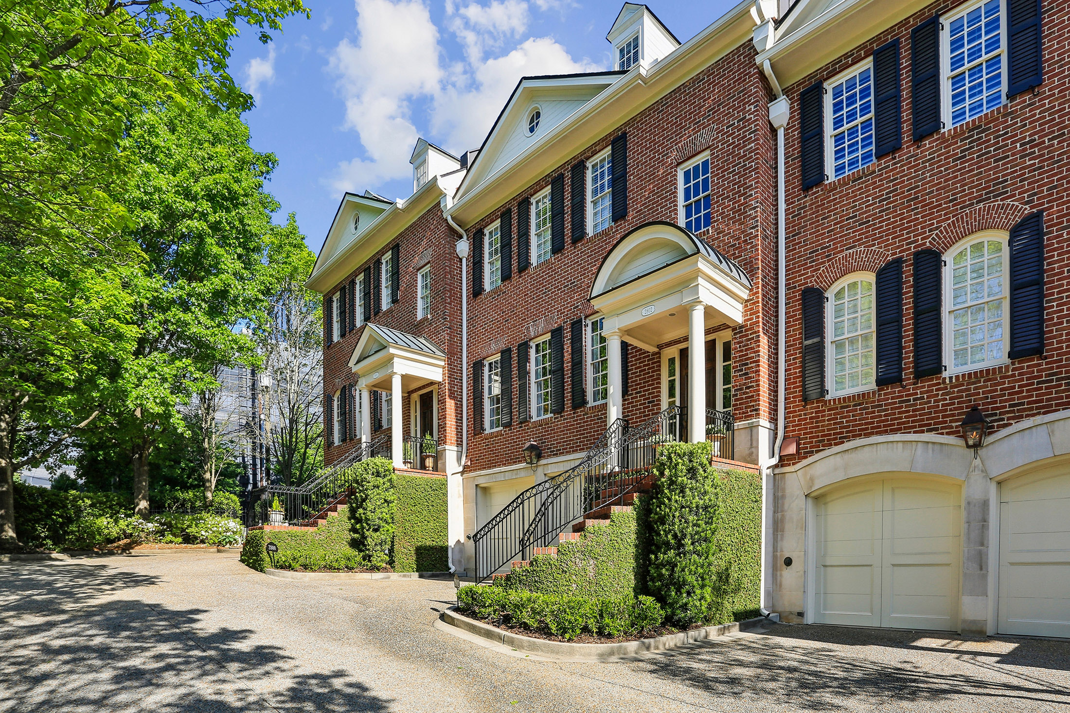  Exceptional Garden Hills Townhome Combines Luxury, Location and Lifestyle - 物件實景