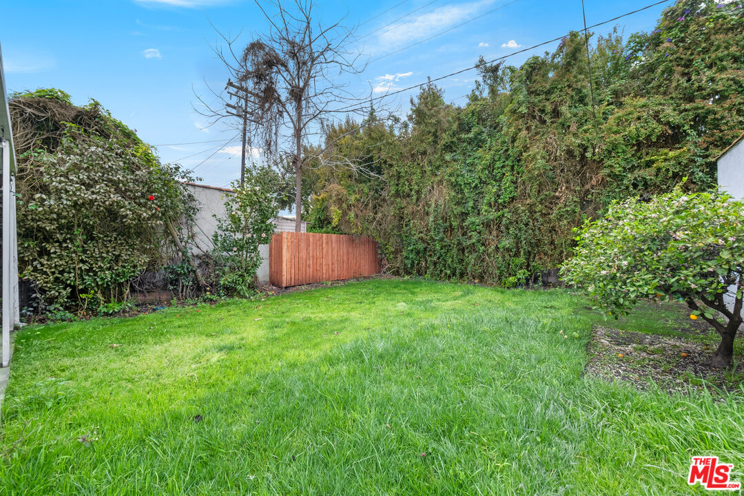 Beverly Hills, California, 90211, United States, 3 Bedrooms Bedrooms, ,2 BathroomsBathrooms,Residential,For Sale,1895625