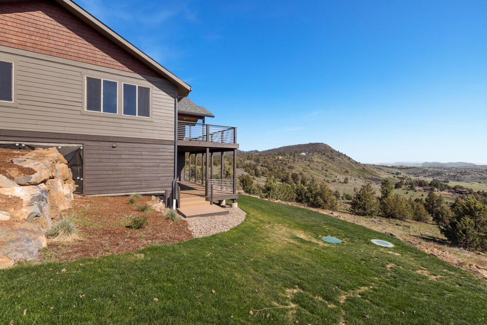 Klamath Falls, Oregon, 97601, United States, 3 Bedrooms Bedrooms, ,4 BathroomsBathrooms,Residential,For Sale,1794380