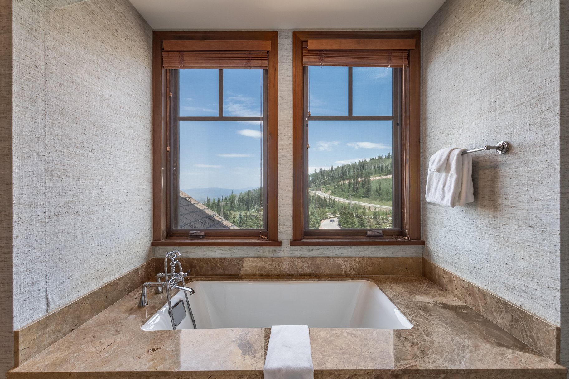  Warmth, reimagined at Altitude, 2 Bedroom + Den, Montage Residences Deer Valley - 物件實景