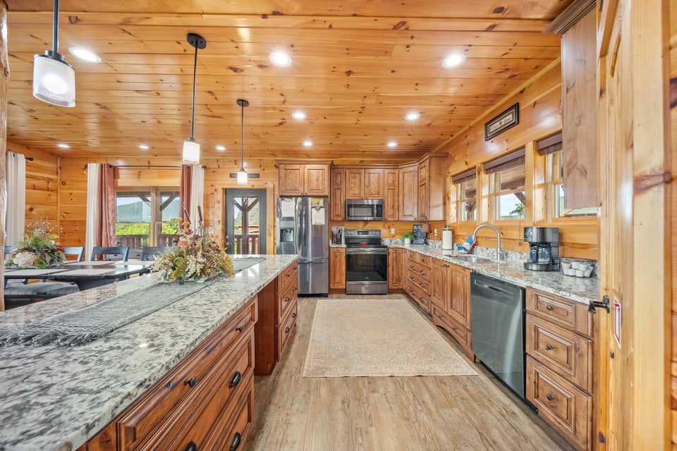 Sevierville, Tennessee, 37876, United States, 4 Bedrooms Bedrooms, ,6 BathroomsBathrooms,Residential,For Sale,1976346