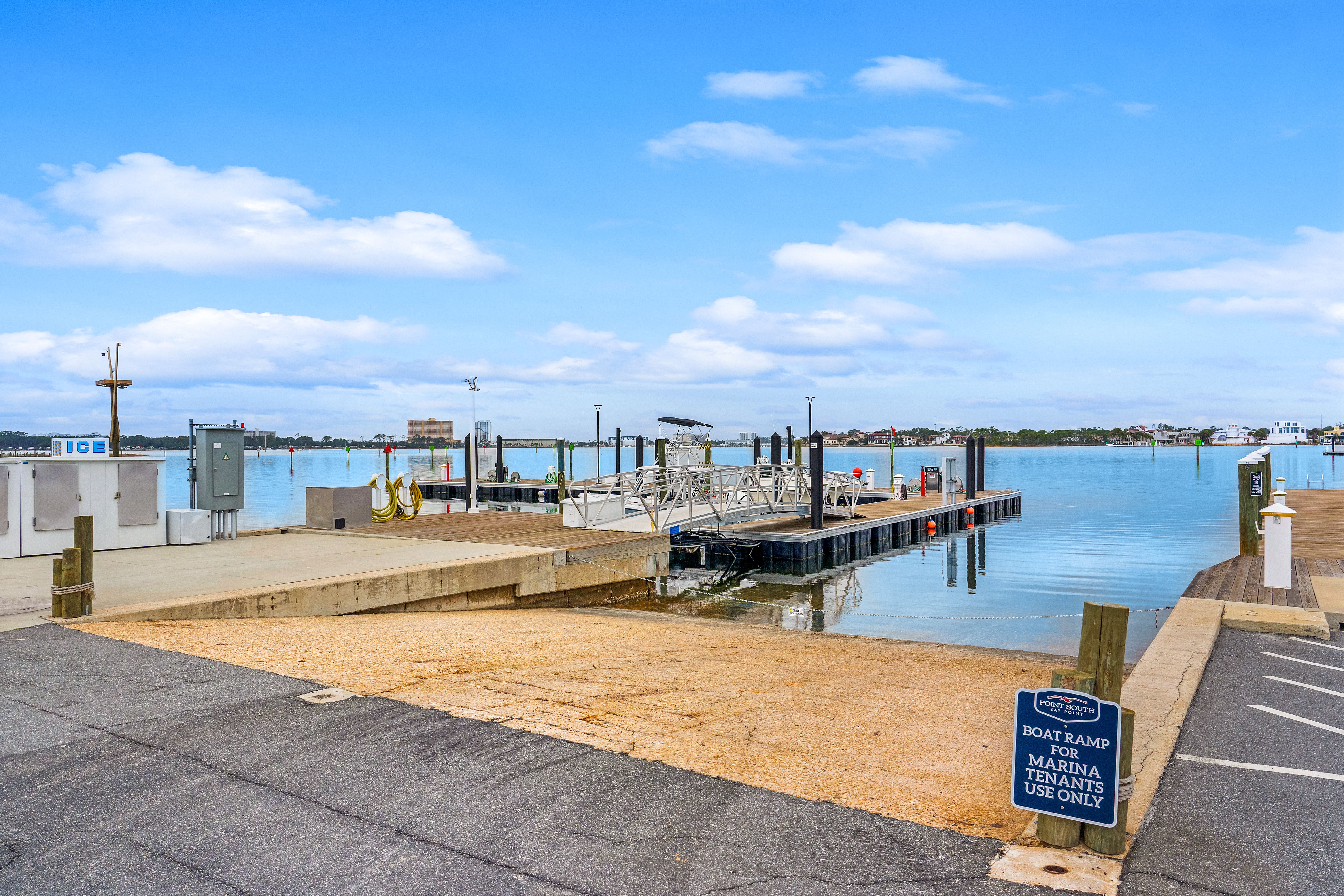  Thoughtfully-Designed Waterfront Retreat With Gulf And Bay Access - 物件實景