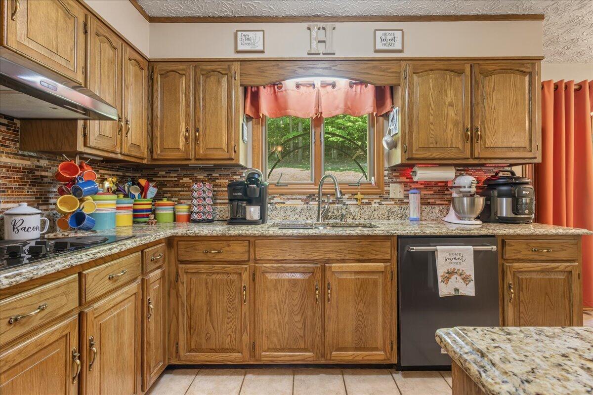 Riceville, Tennessee, 37370, United States, 3 Bedrooms Bedrooms, ,2 BathroomsBathrooms,Residential,For Sale,2048518